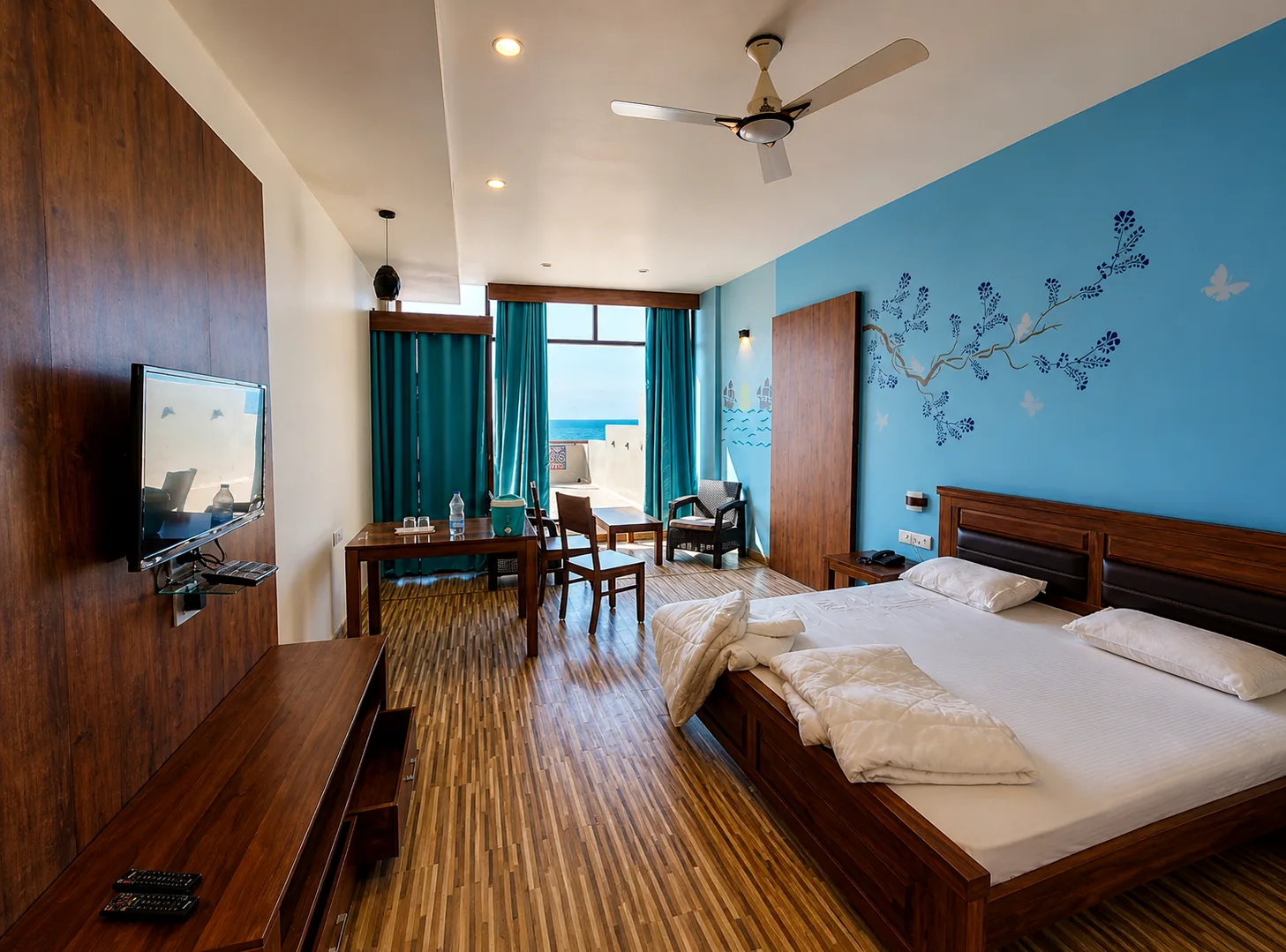 Spacious sea-facing room